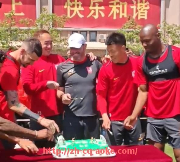 澳客足彩-世俱杯最受欢迎解说员榜单:谁的声音最深入人心?