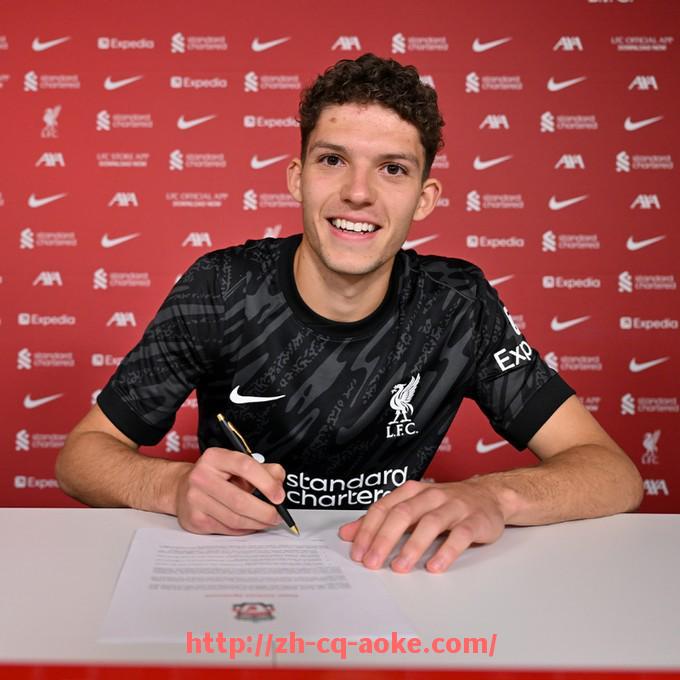 澳客足彩-世俱杯最受欢迎解说员榜单:谁的声音最深入人心?